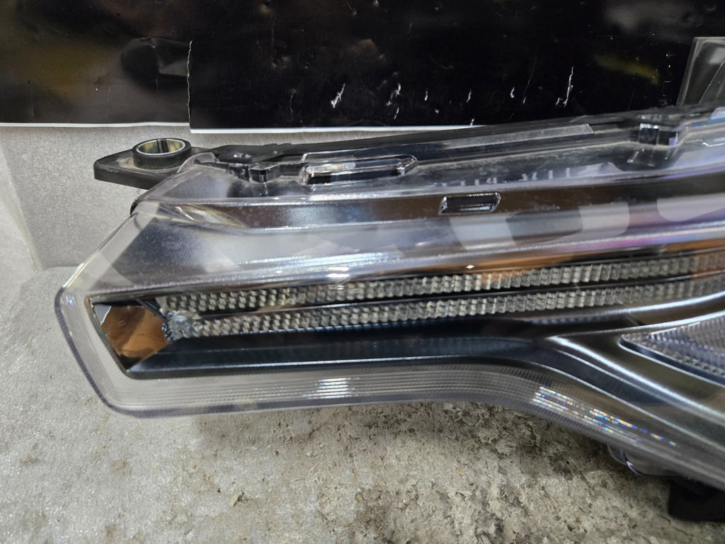 2017 - 2020 Maserati Levante M161 Left Driver Side Xenon Headlight OEM 670034642