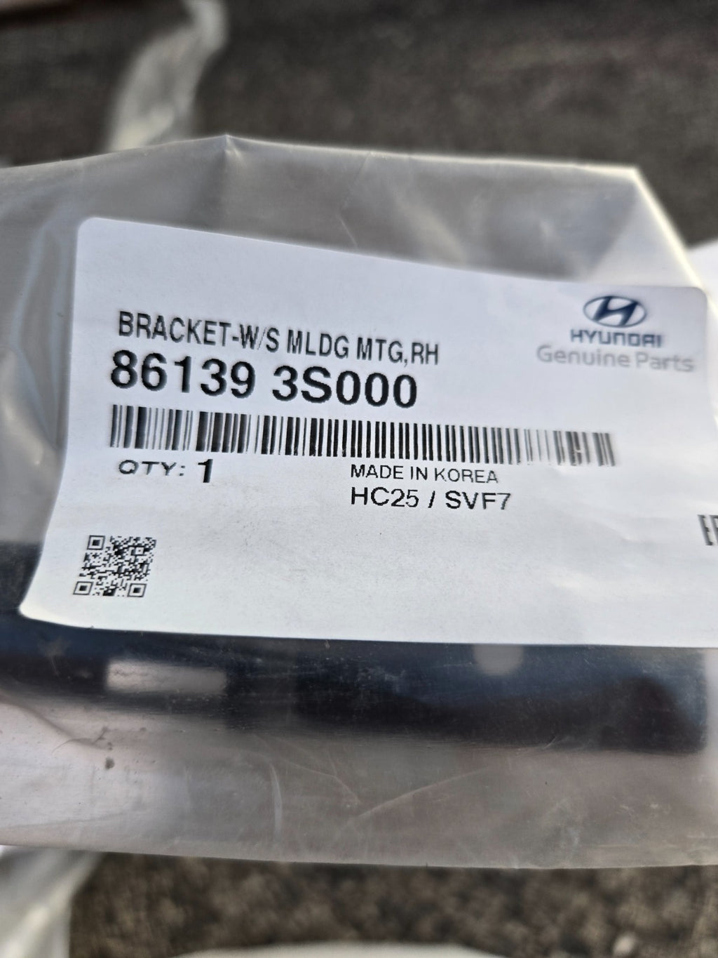 2011-2015 Hyundai Sonata Retaining Strip 86139-3S000 OEM NEW