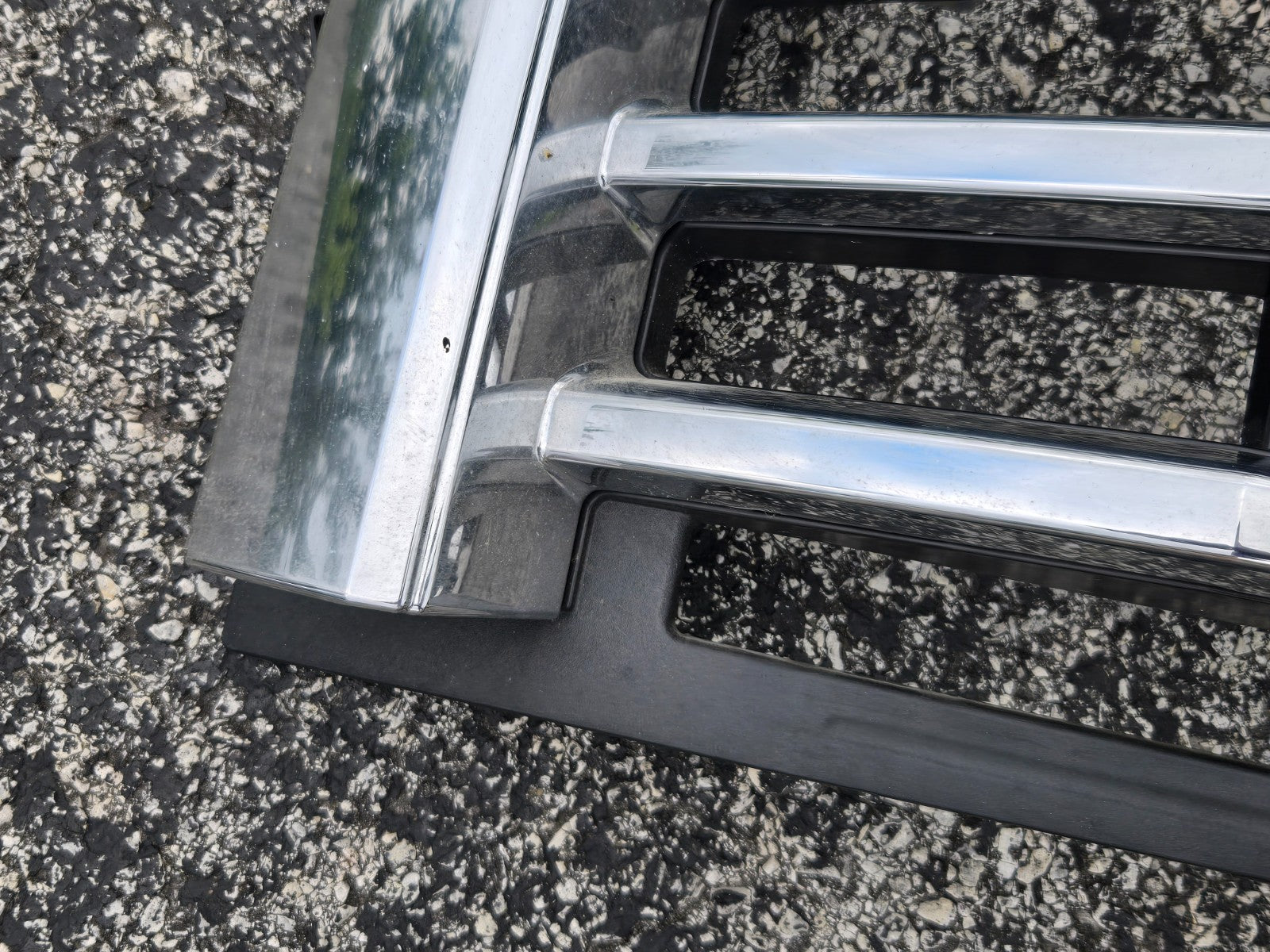 2015-2017 FORD F150 XLT OEM CHROME GRILLE FL34-8200-EBS W/ EMBLEM