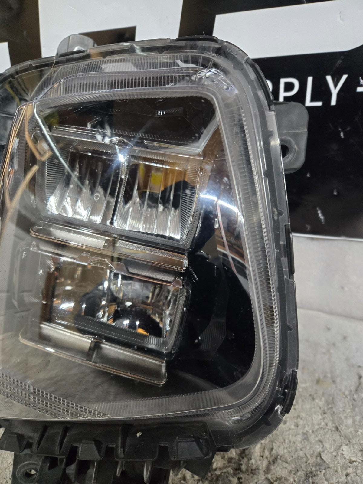 2022 2023 HYUNDAI TUCSON RIGHT PASSENGER FULL LED REFLECTOR LOWER HEADLIGHT OEM