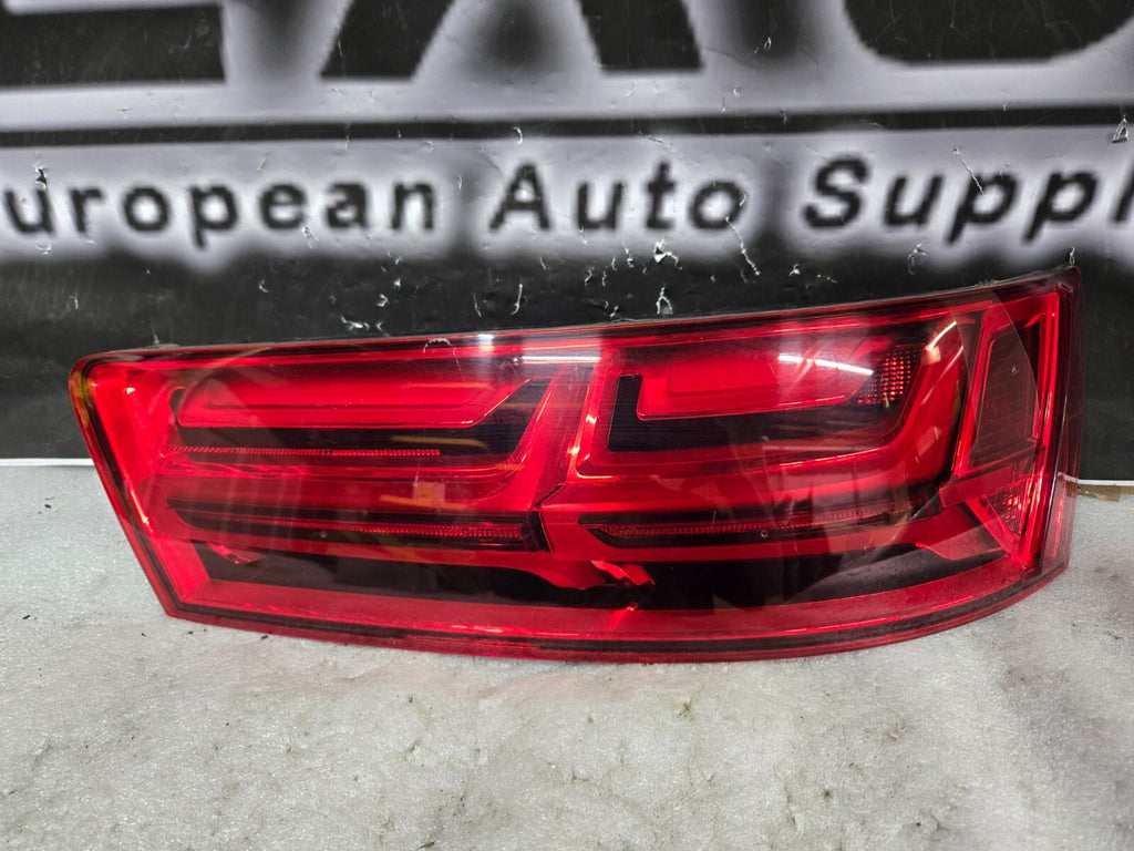 2017 2018 2019 Audi Q7 Tail Light LED RH Rear Right Passenger Side Genuine OEM