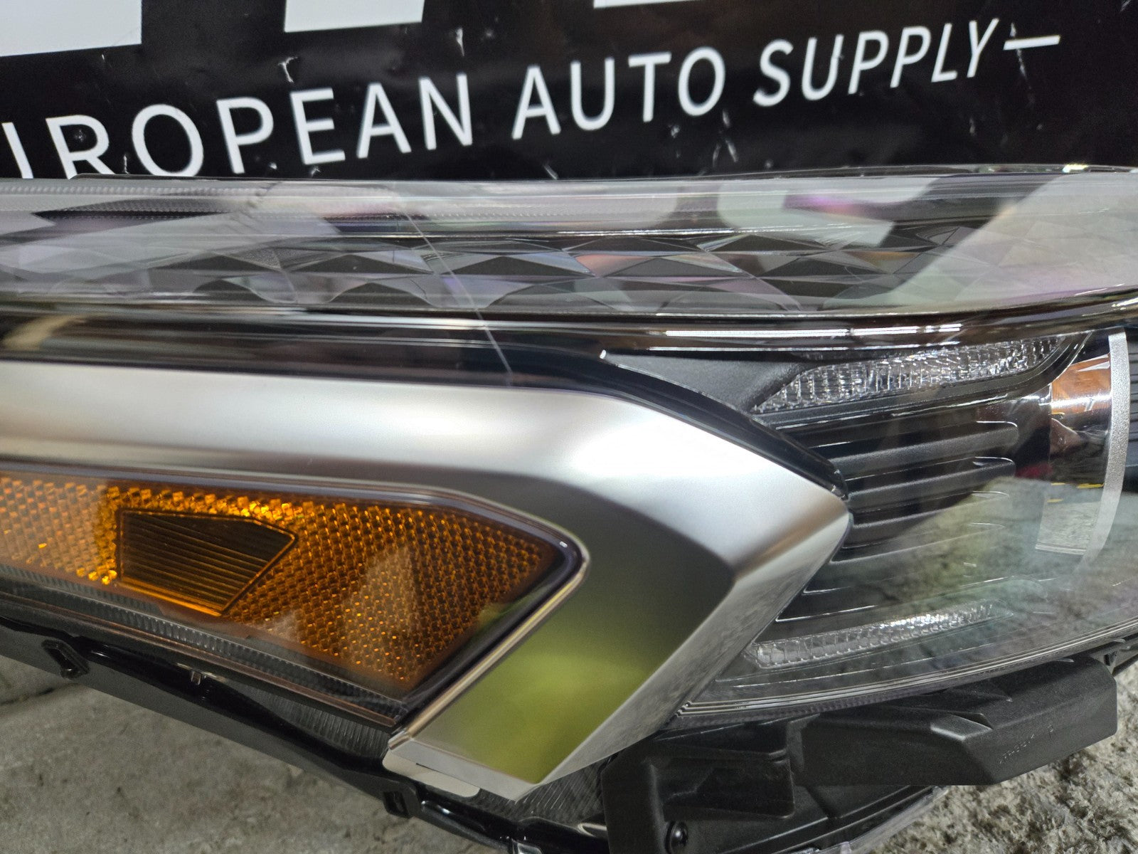 2022-2024 KIA FORTE RIGHT RH PASSENGER SIDE HEADLIGHT OEM W/ LED DRL 92102M7600
