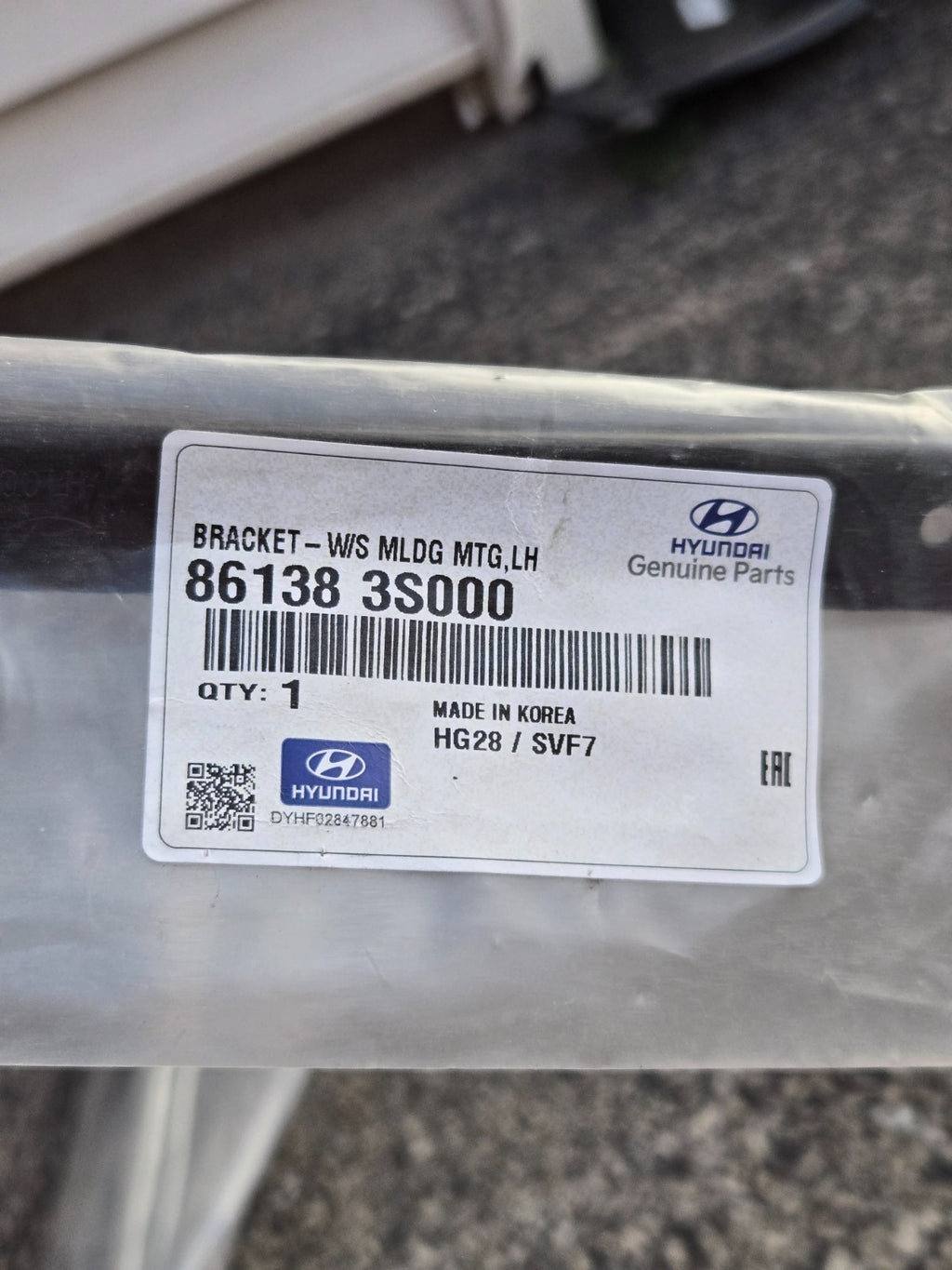 2011-2015 Hyundai Sonata Retaining Strip 86138-3S000 OEM NEW