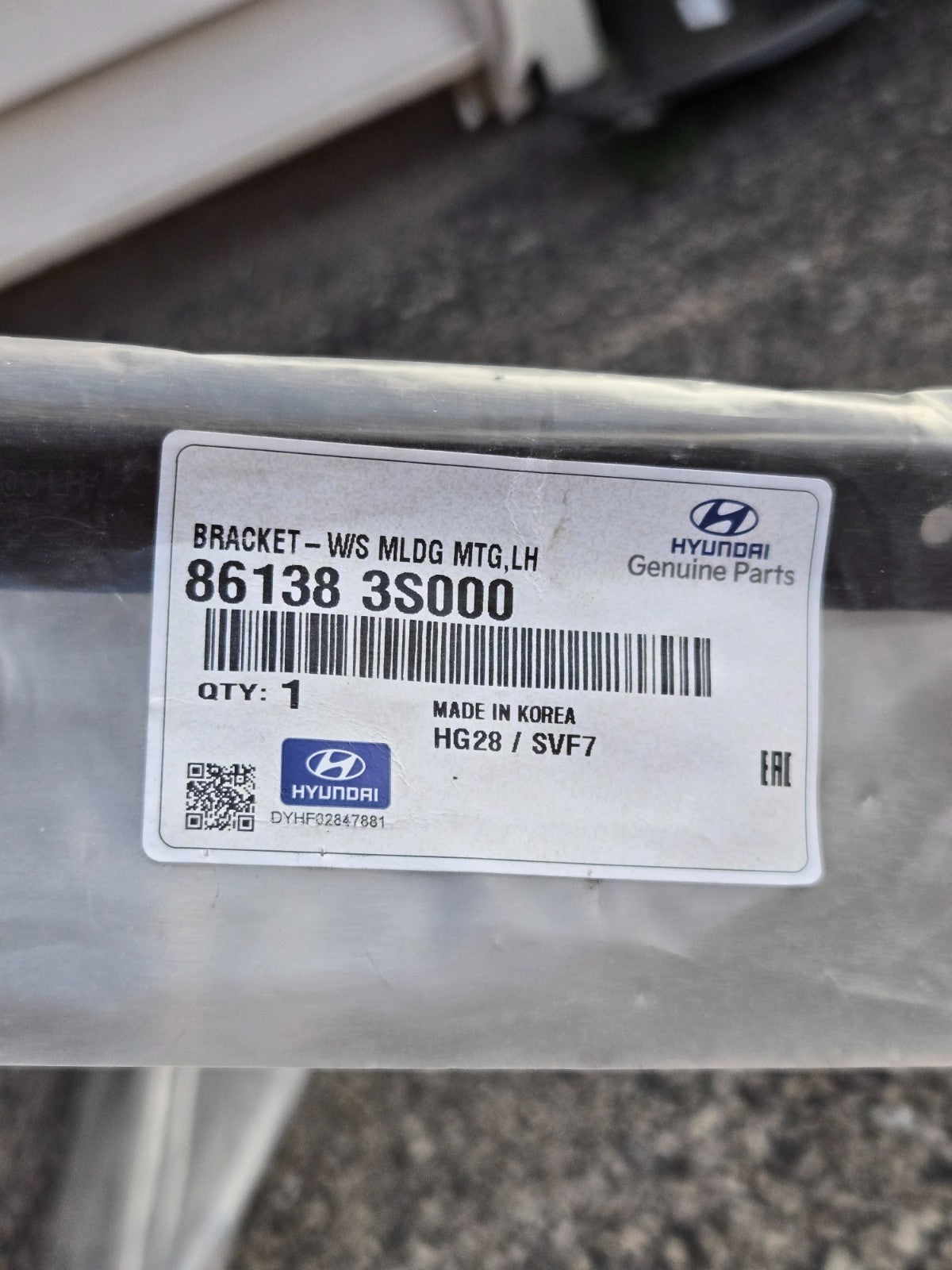 2011-2015 Hyundai Sonata Retaining Strip 86138-3S000 OEM NEW