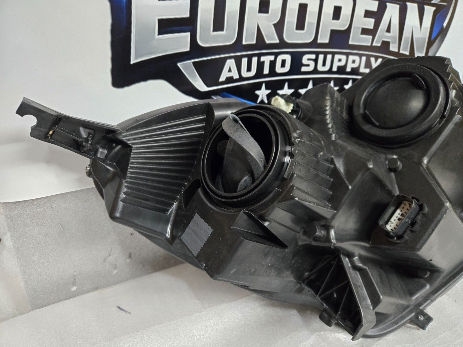 2020-2022 Ford Escape Left Driver Side Projector MID Halogen w/LED Headlight OEM