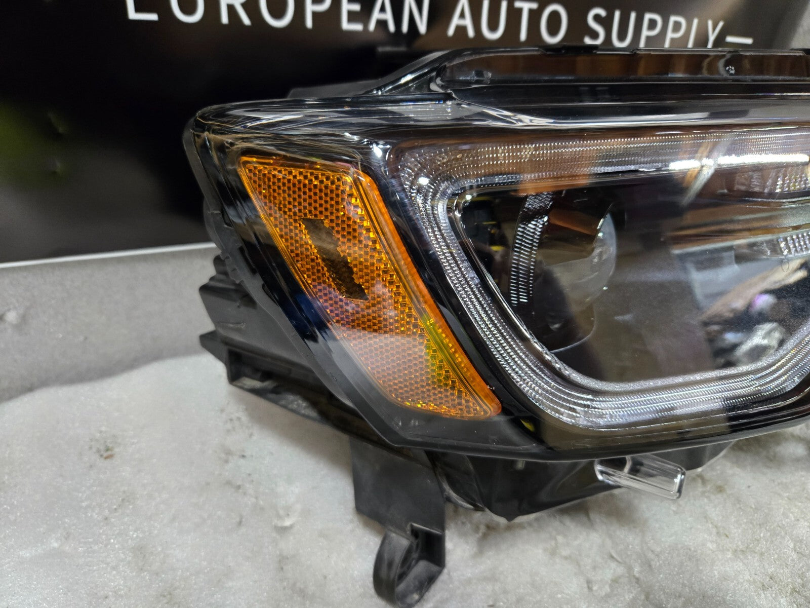 2016-2022 Jeep Grand Cherokee NON-AFS Headlight Black Right RH Passenger OEM H