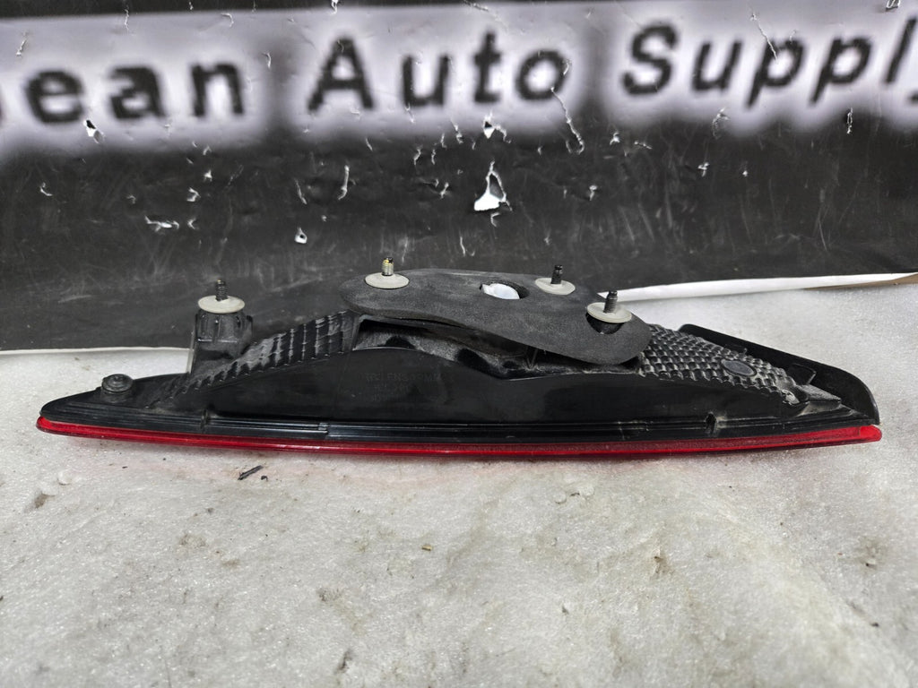 2019-2020 HYUNDAI ELANTRA RIGHT REAR TAIL LIGHT LAMP LED TRUNK MOUNT 92404-F3500