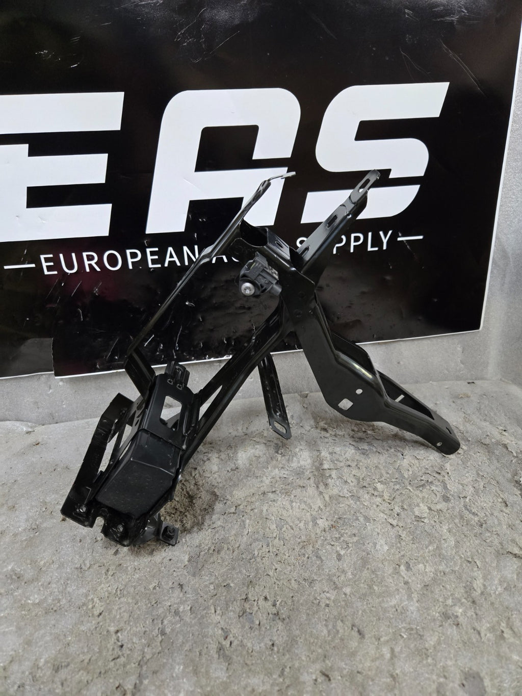 2018-2023 BMW X3 G01 RIGHT PASSENGER FRONT HEADLIGHT BRACKET MOUNT OEM