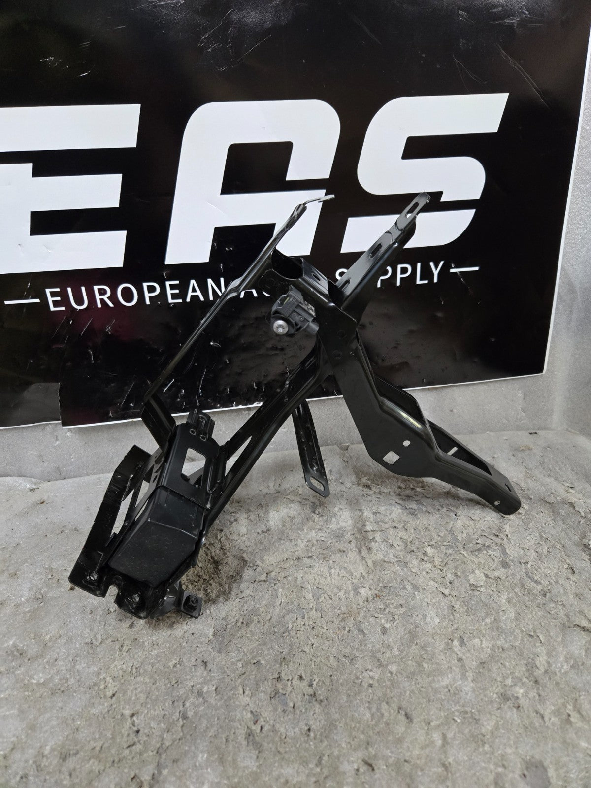 2018-2023 BMW X3 G01 RIGHT PASSENGER FRONT HEADLIGHT BRACKET MOUNT OEM
