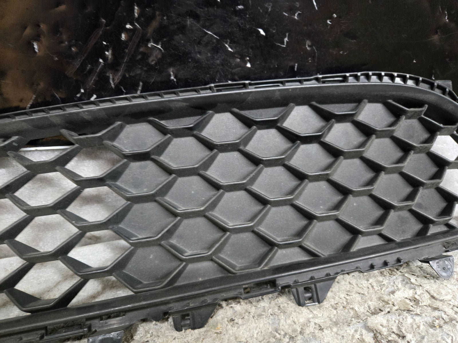 2017-2019 ALFA ROMEO GIULIA GENUINE FRONT LEFT BUMPER GRILLE TRIM OEM 156107969
