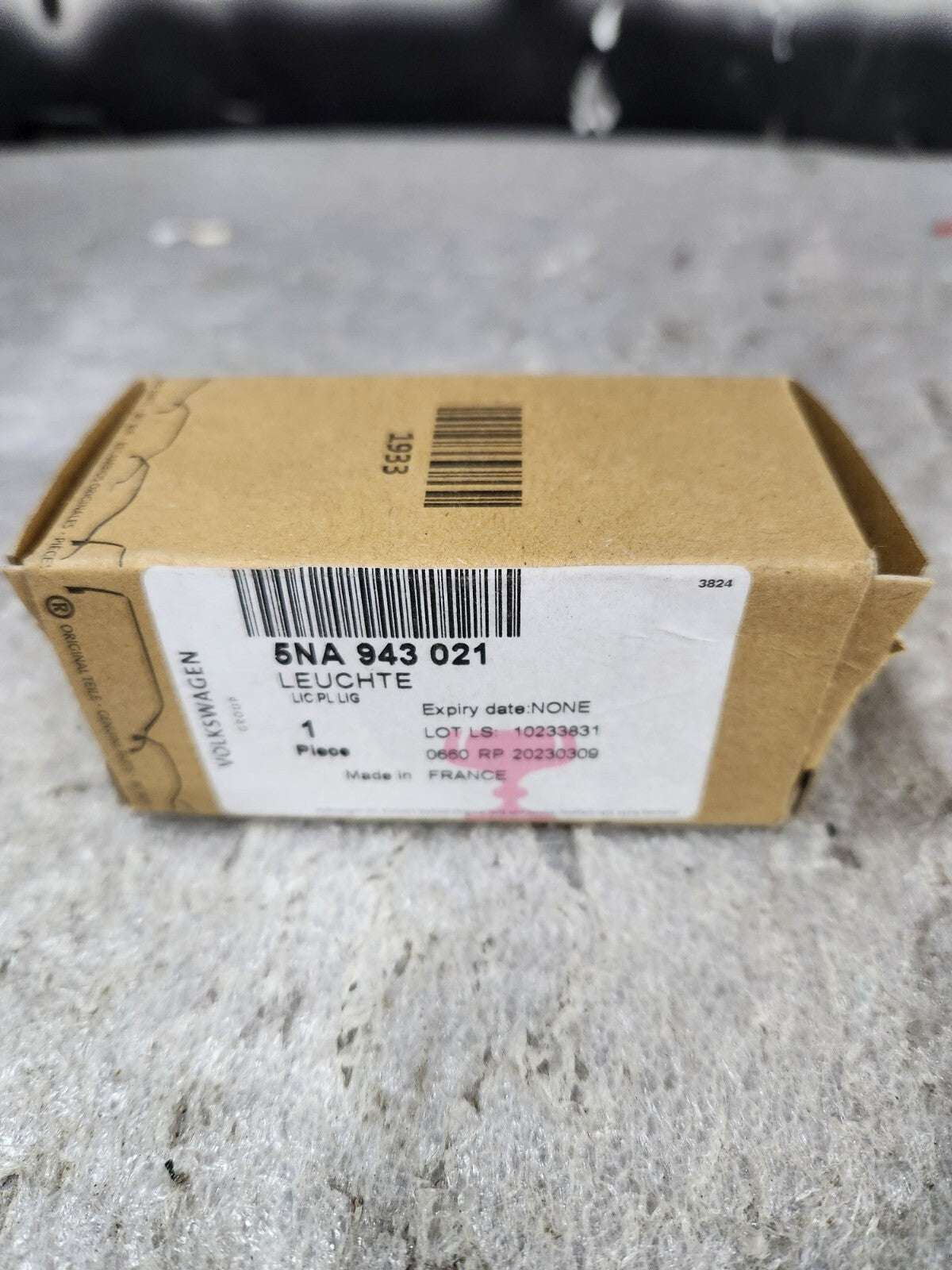 2018-2022 VOLKSWAGEN TIGUAN REAR LEFT OR RIGHT LICENSE PLATE LIGHT LAMP OEM