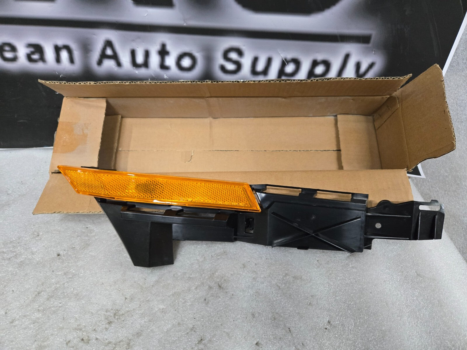 2006-2009 Ford Fusion New Passenger Side Front Bumper Cover Light AFTERMARKET