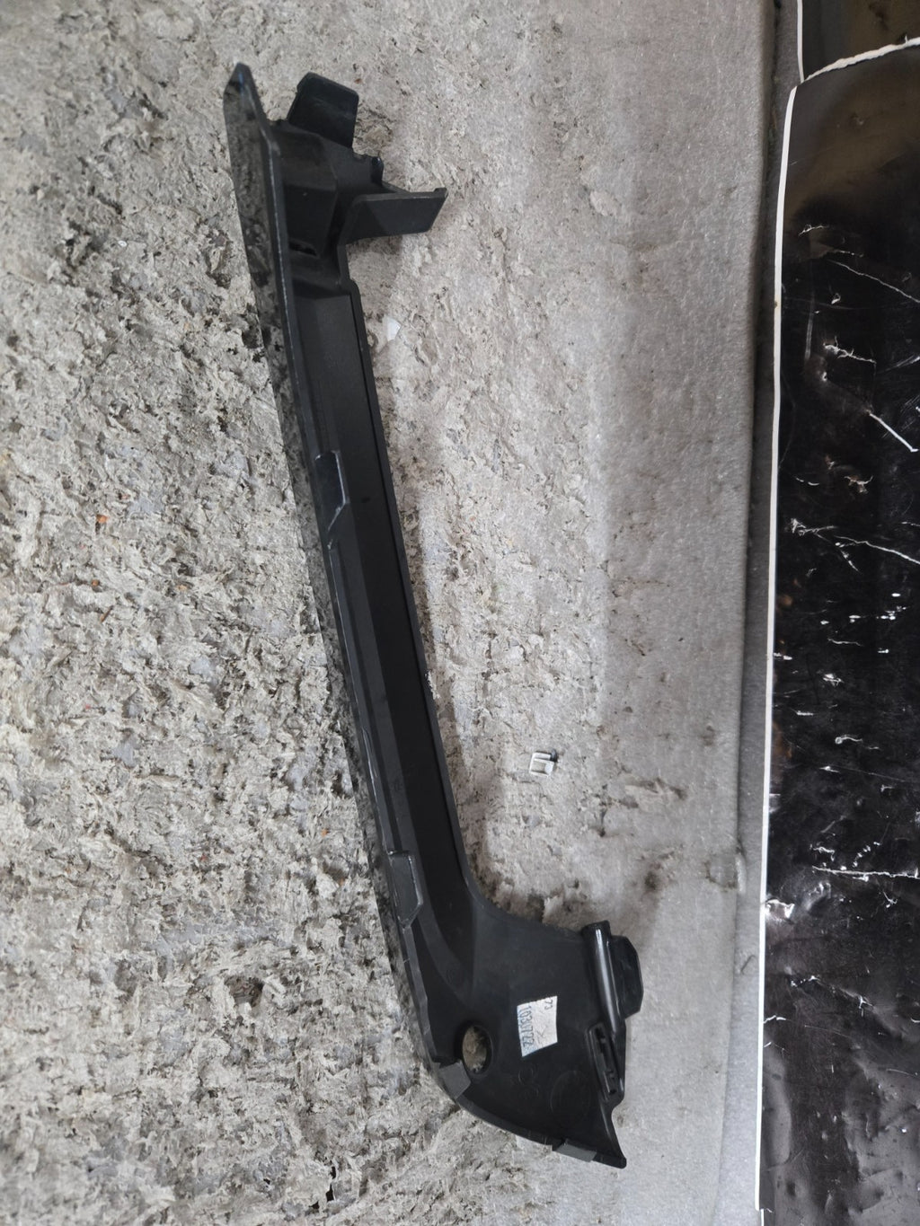 2019 2020 2021 2022 BMW X6 G06 Front Left LH Driver Bumper Molding 8092239 OEM