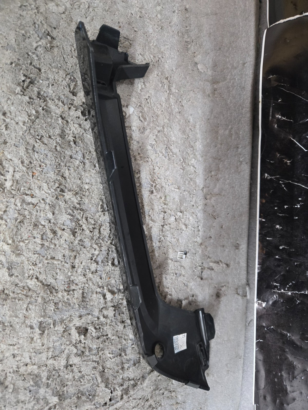 2019 2020 2021 2022 BMW X6 G06 Front Left LH Driver Bumper Molding 8092239 OEM