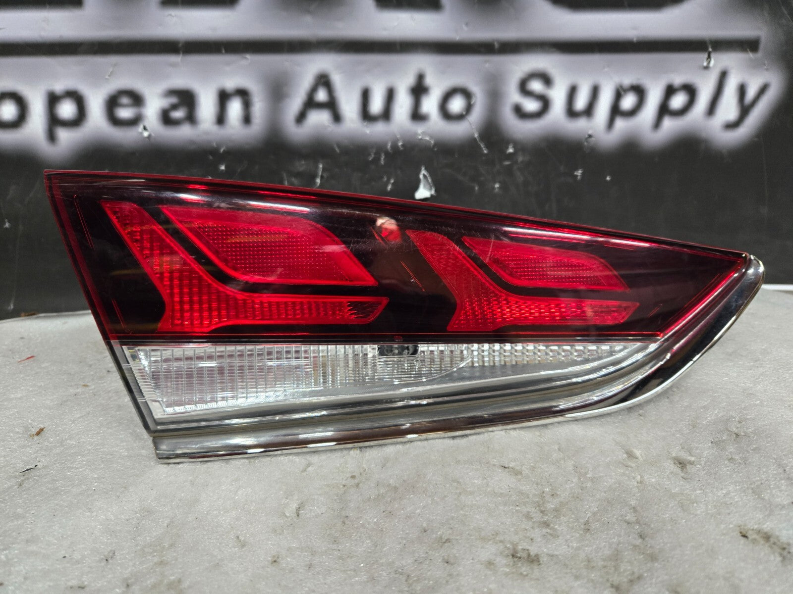 2018 - 2019 Hyundai Sonata Halogen Inner Tail Light Left Driver 92403-C2 OEM