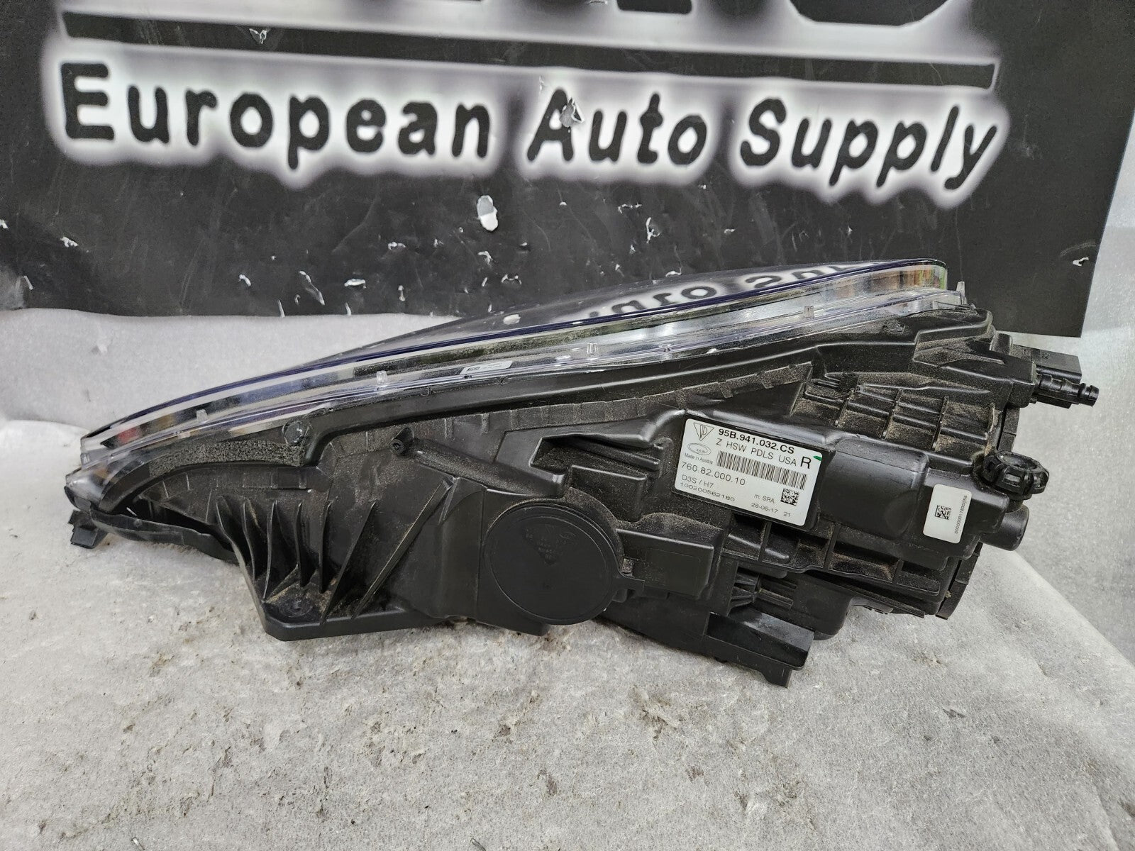 2015 2016 2017 PORSCHE MACAN HEADLIGHT XENON HID RIGHT PASSENGER 95B941032CS OEM