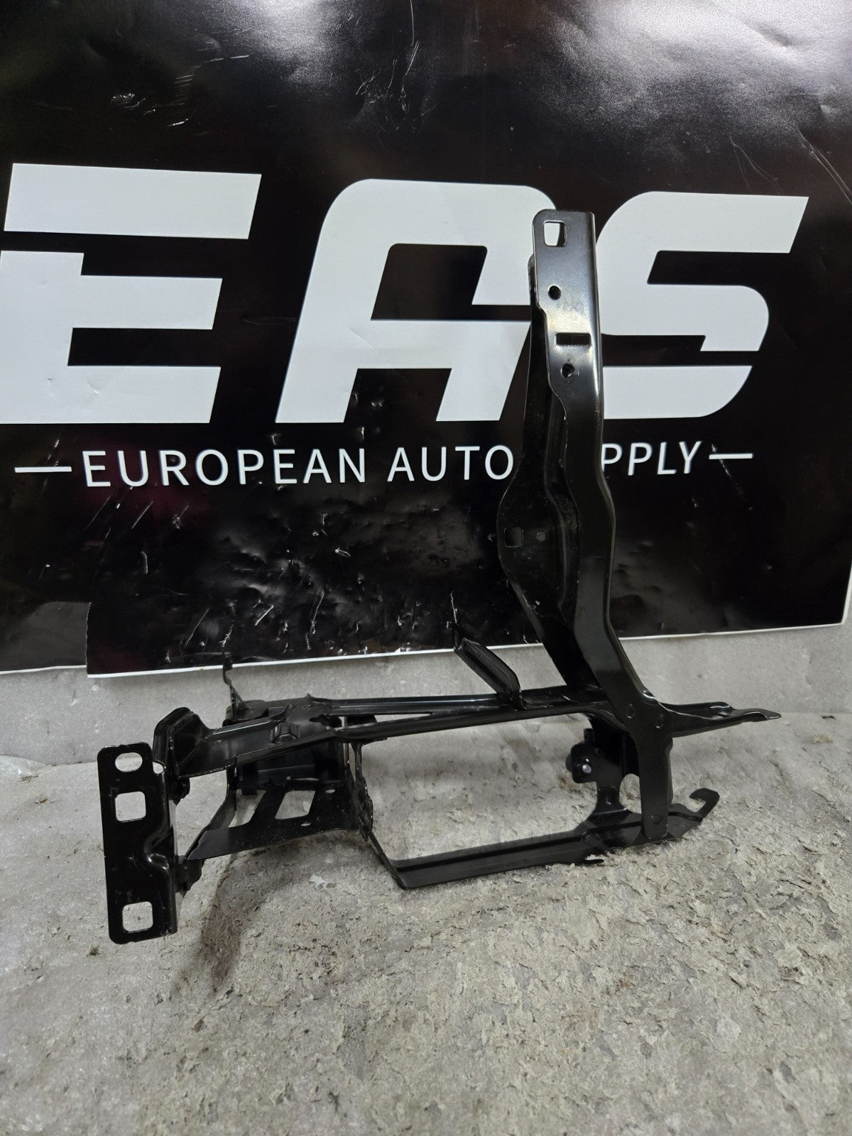 2018-2023 BMW X3 G01 RIGHT PASSENGER FRONT HEADLIGHT BRACKET MOUNT OEM