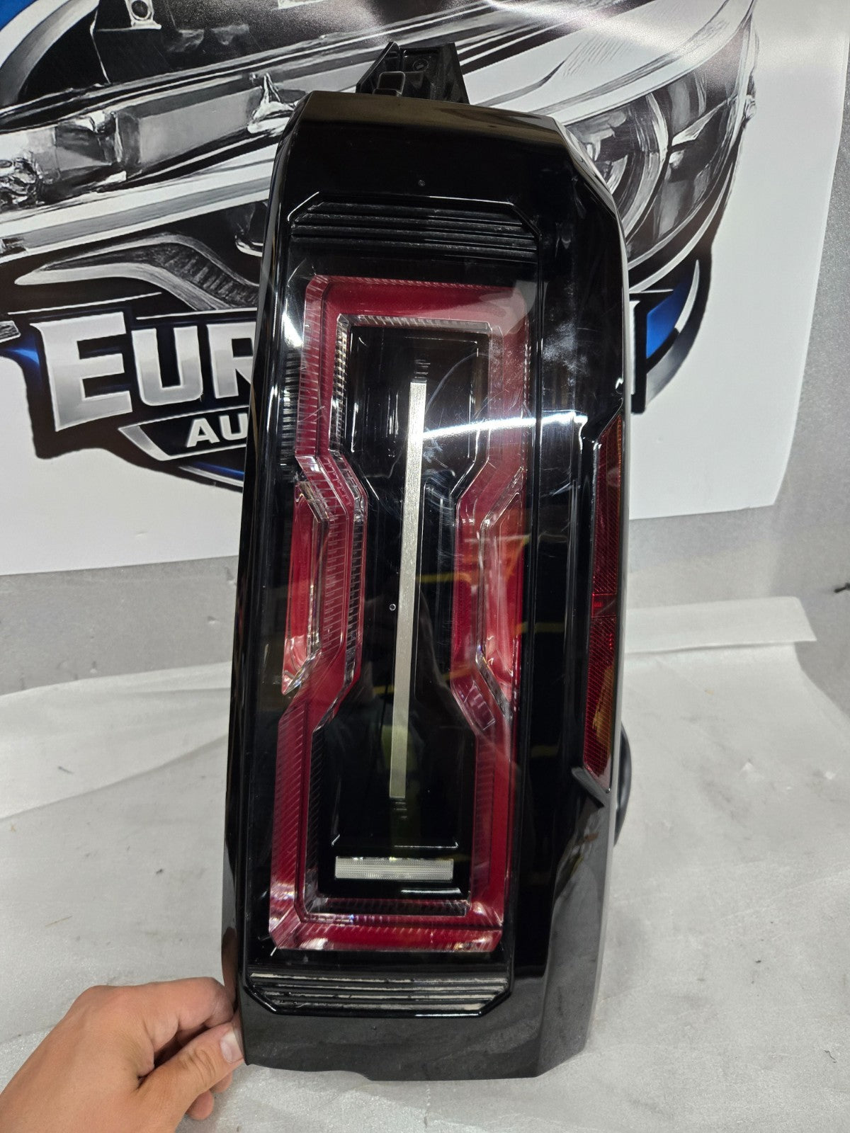 2024-2026 GMC Hummer EV SUV Right RH LED Tail Light OEM 85008694 *Lens Chip