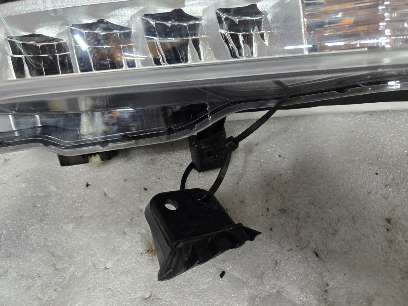 2020-2023 Ford Explorer RH Front Right Passenger LED Fog Light Fog Lamp OEM