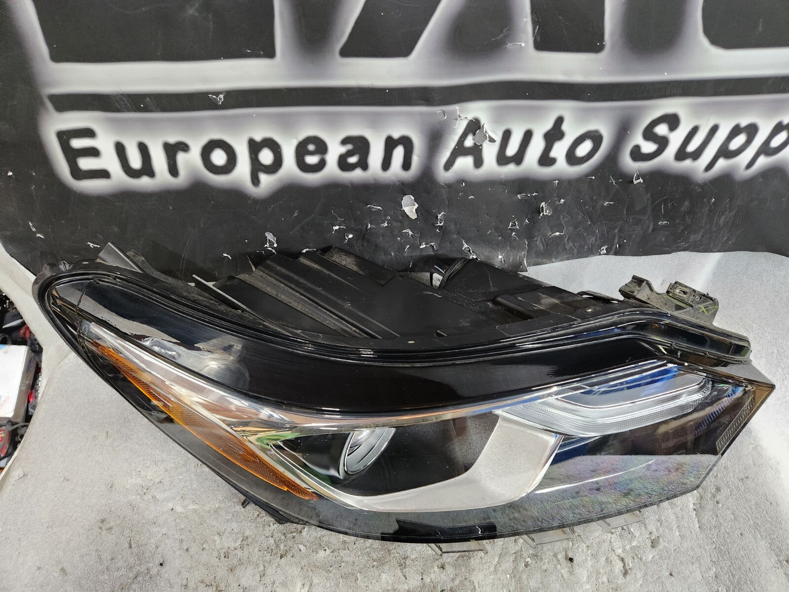 2018 2019 2020 Chevrolet Equinox Headlight Halogen Right RH GM OEM 84428284