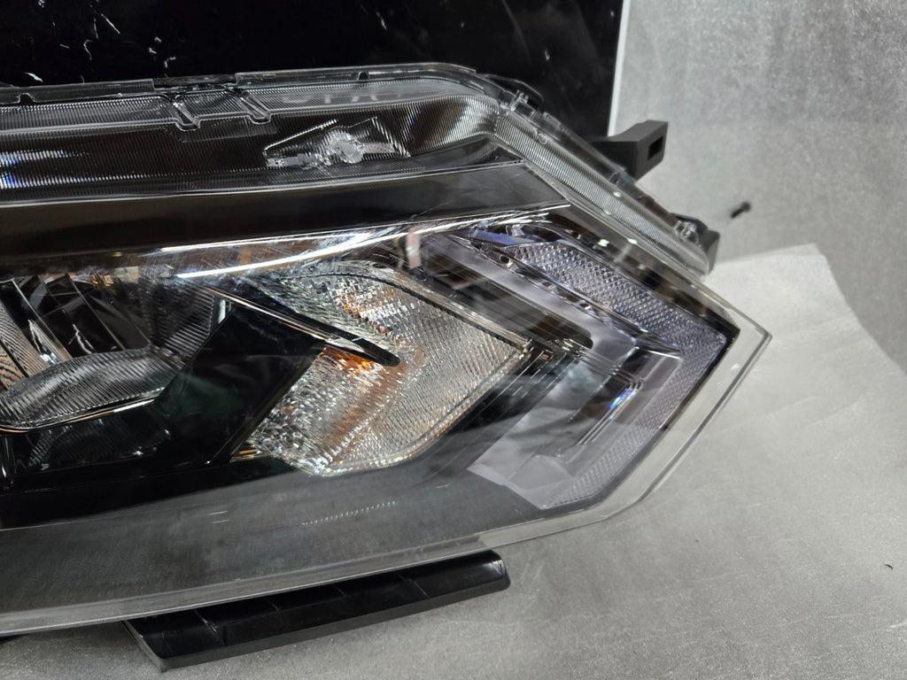 2020-2022 Nissan Rogue Sport Right RH Halogen DRL LED Headlight Assembly OEM