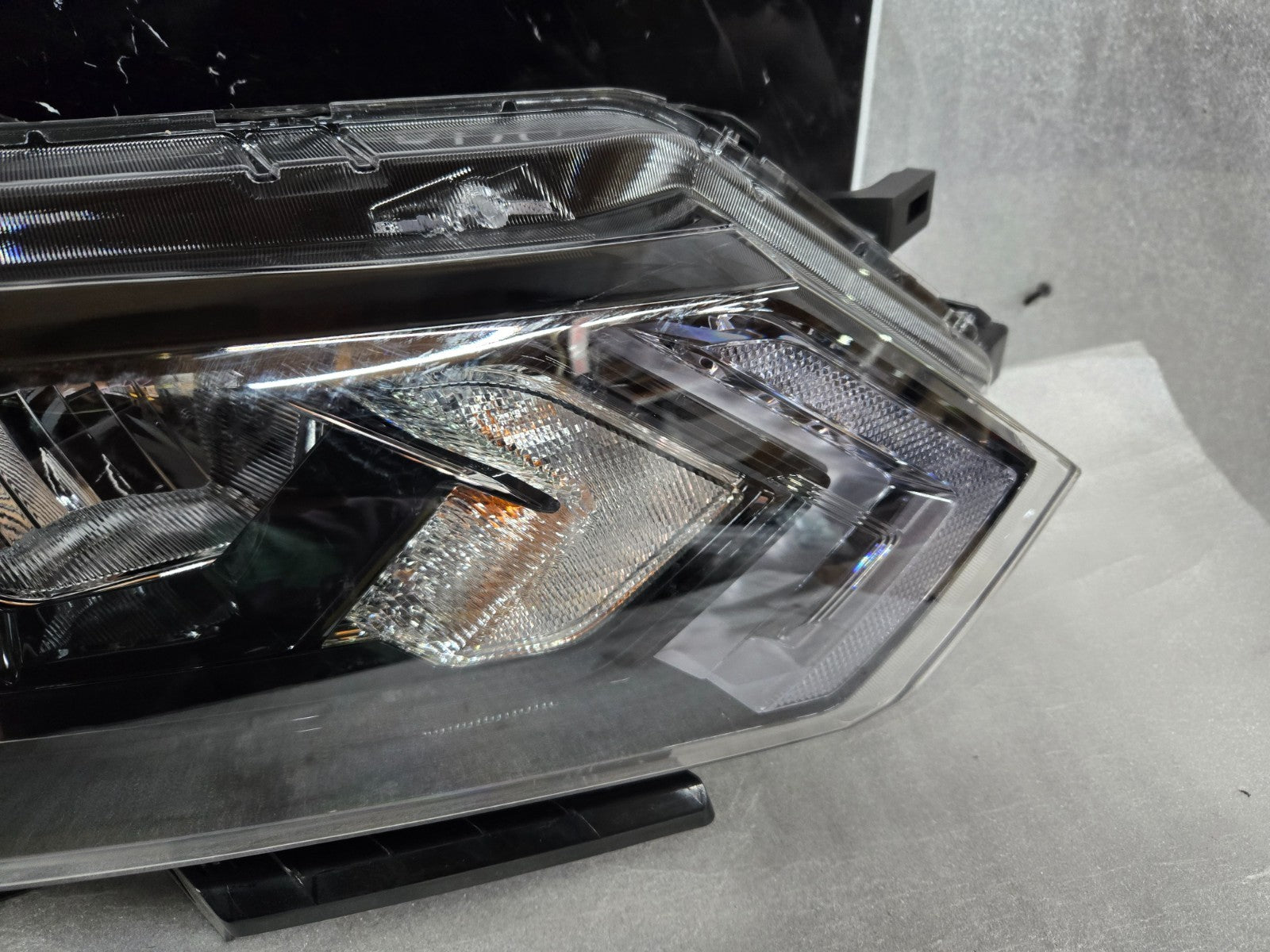 2020-2022 Nissan Rogue Sport Right RH Halogen DRL LED Headlight Assembly OEM