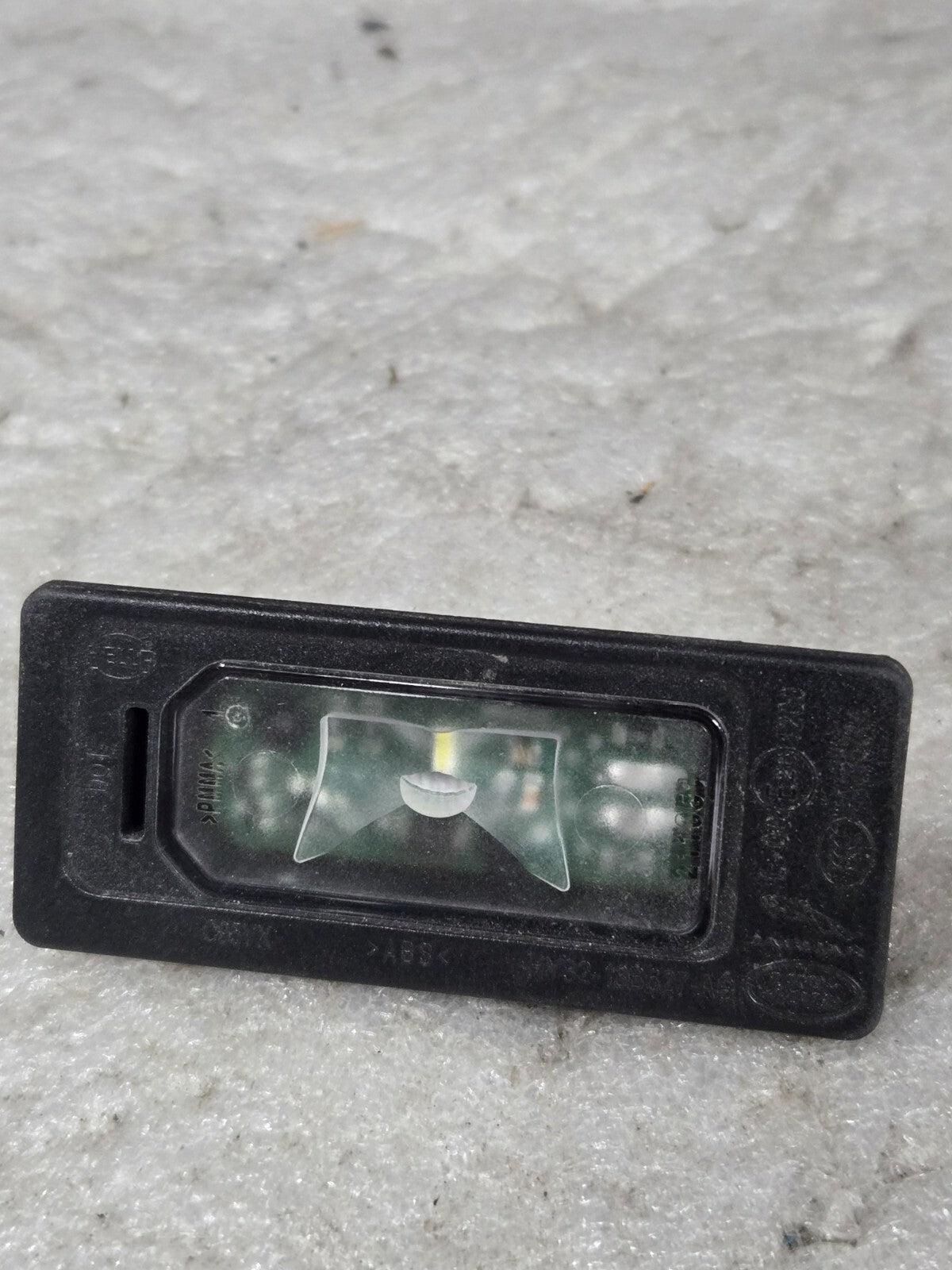 2017-2023 LAND ROVER DISCOVERY REAR LEFT OR RIGHT LICENSE PLATE LIGHT LAMP OEM
