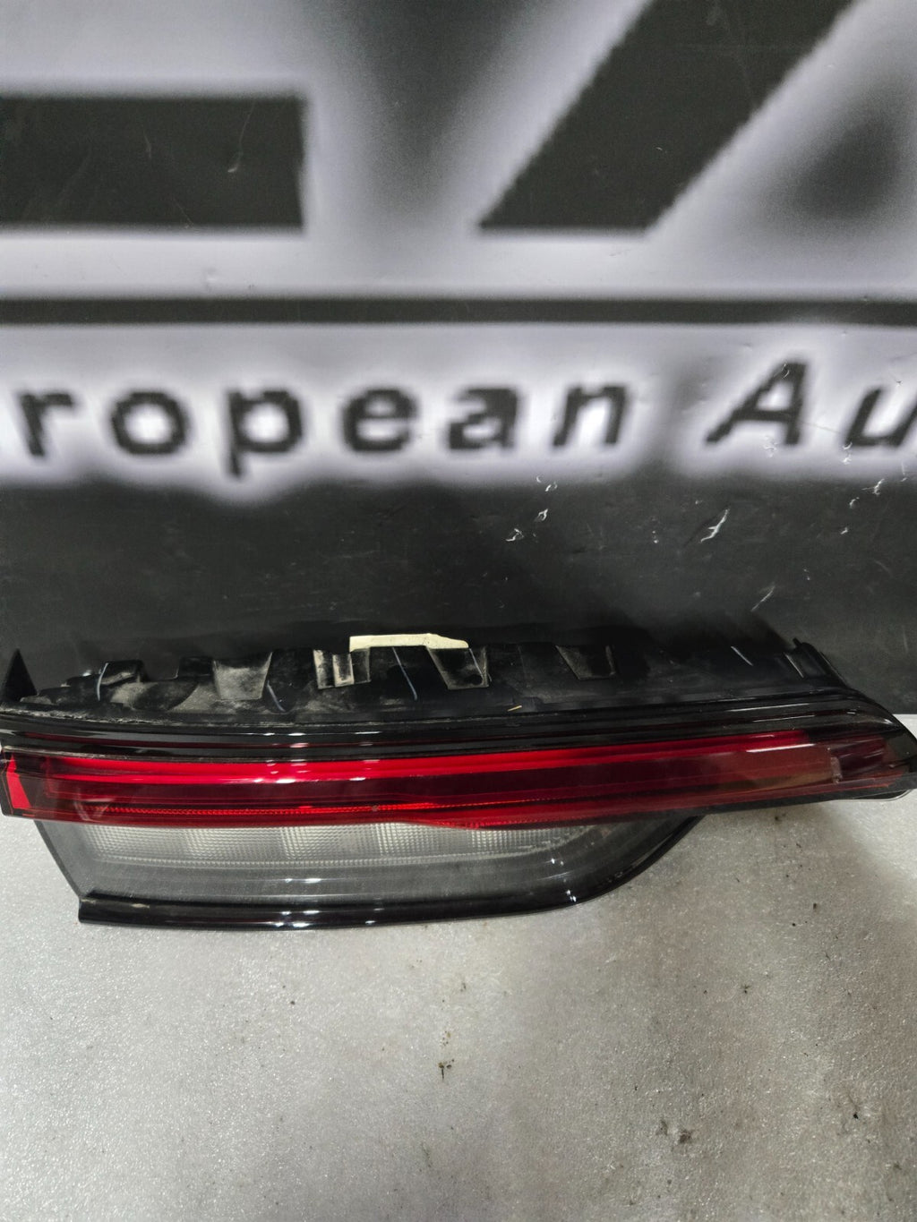 2021 2022 2023 Jeep Grand Cherokee LH Drivers Liftgate Tail Light 68458943AE OEM