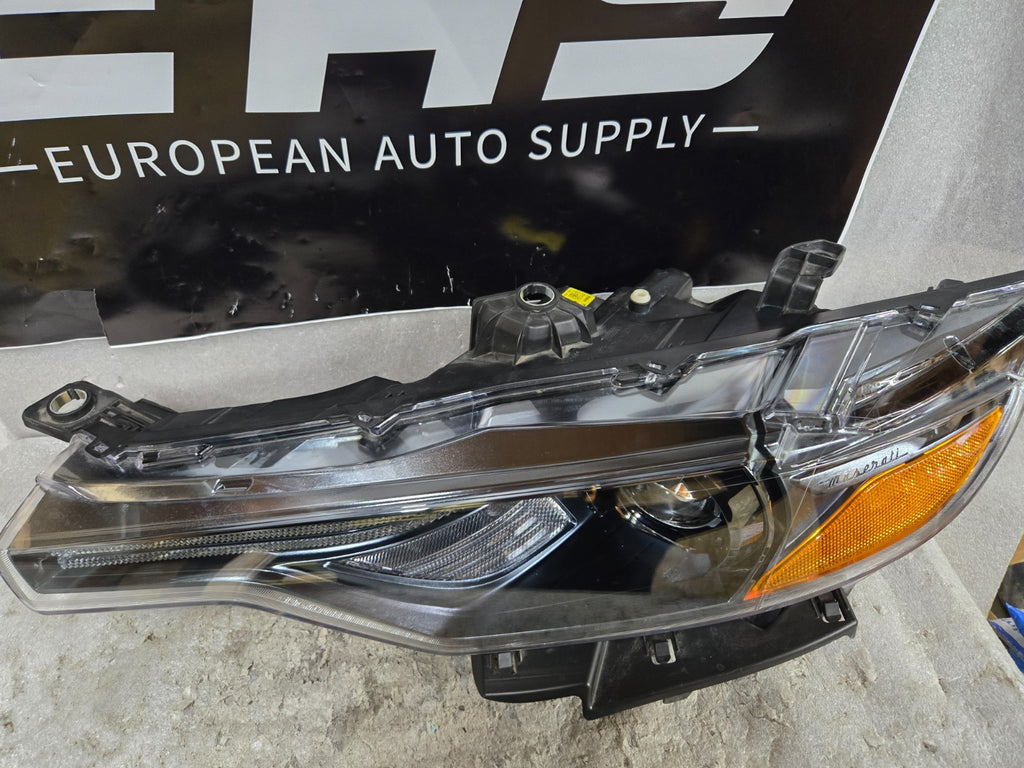 2017 - 2020 Maserati Levante M161 Left Driver Side Xenon Headlight OEM 670034642