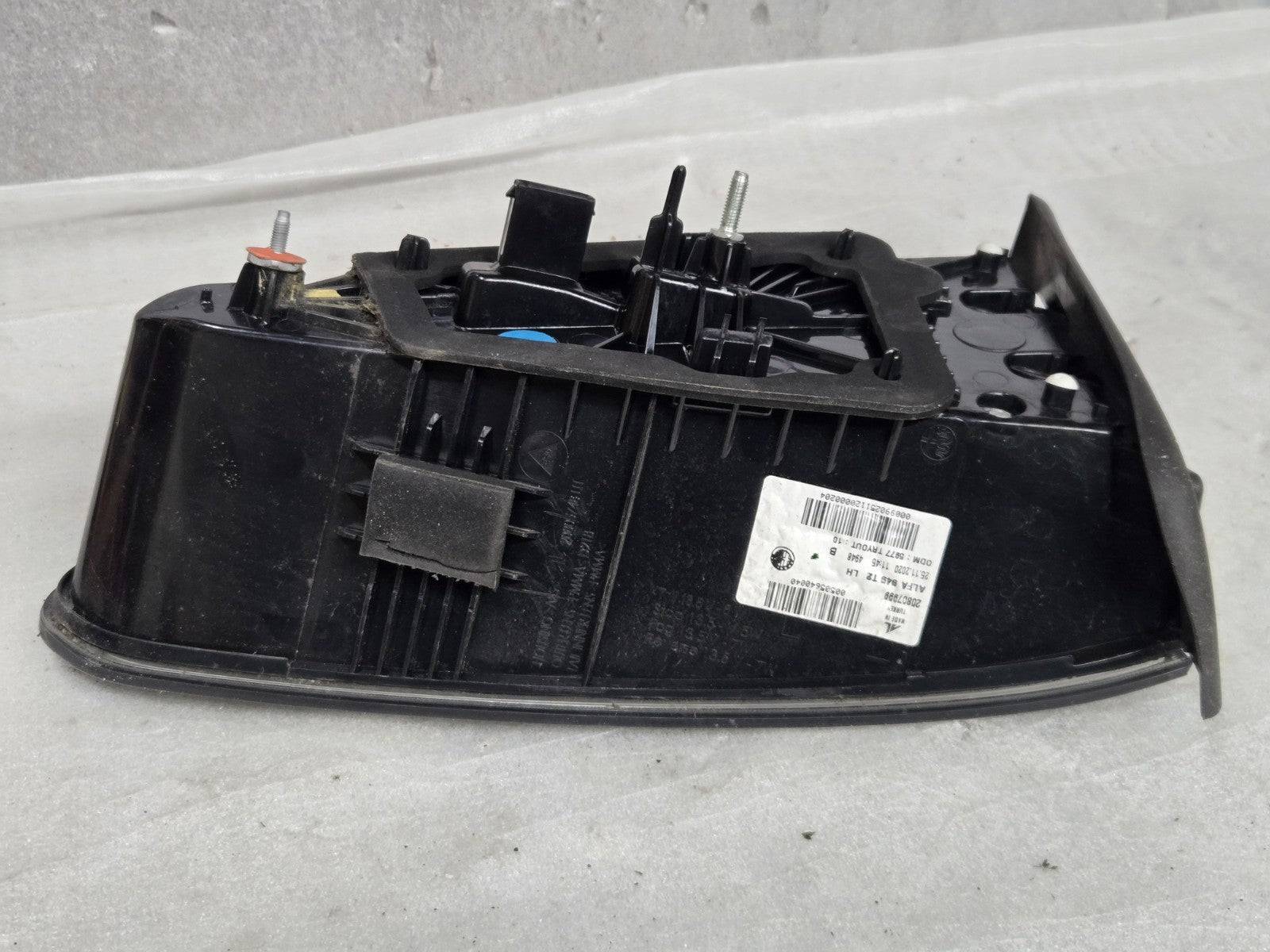 2022-24 Alfa Romeo Stelvio Quadrifoglio Left LH LED Tail Light OEM 20807999