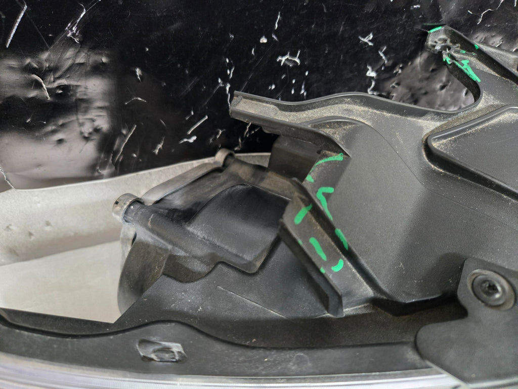 2018-2021 Chevrolet Traverse Xenon HID Headlight Right RH Passenger OEM 84721415