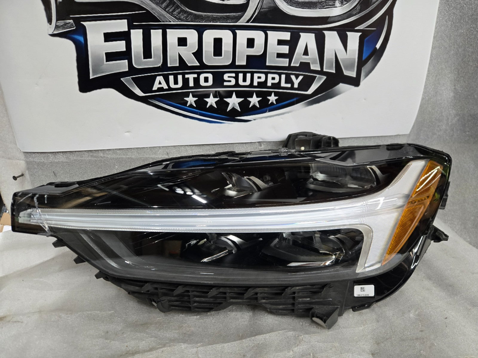 2021-2024 VOLVO XC60 LEFT LH DRIVER HEADLIGHT ADAPTIVE FULL LED OEM 32420428