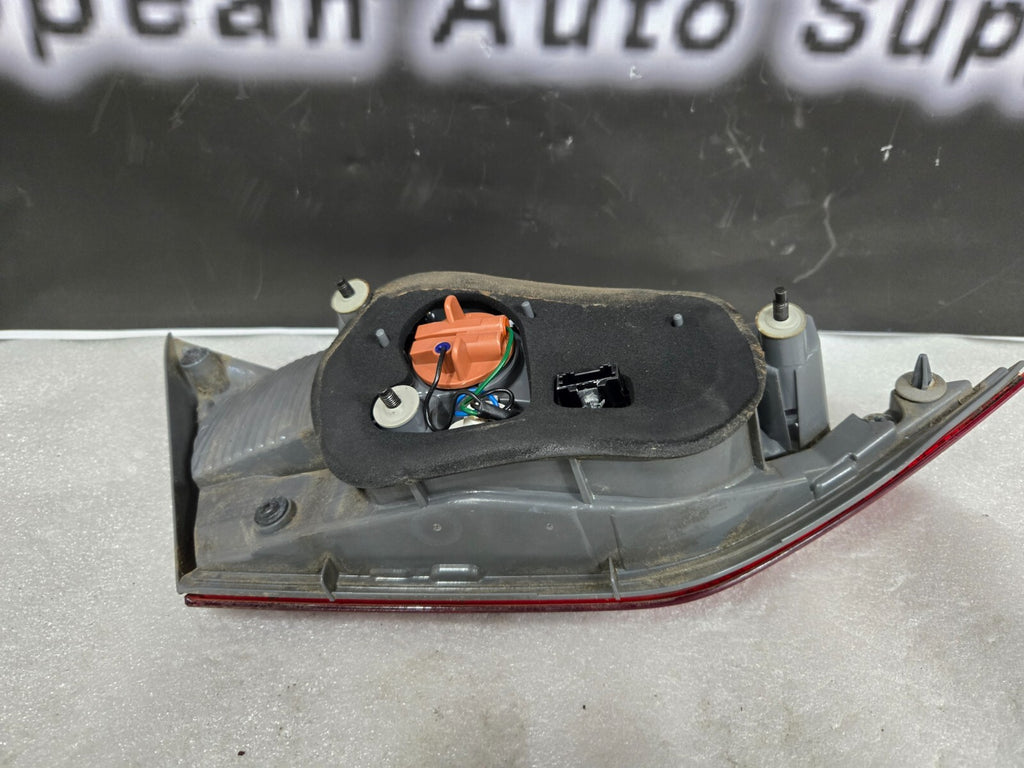 2017 2018 Hyundai Elantra Right RH Passenger Side Taillight OEM 92404-F30