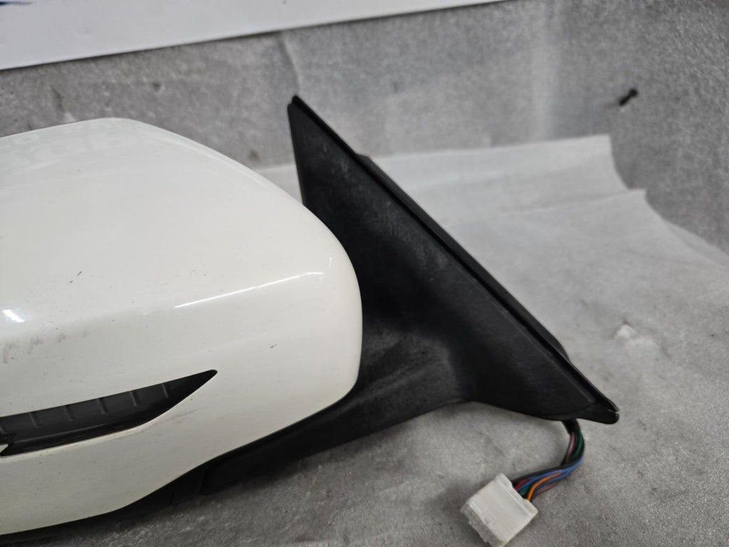 17-20 NISSAN ROGUE RIGHT RH SIDE VIEW DOOR MIRROR w/ CAMERA E4034237 WHITE