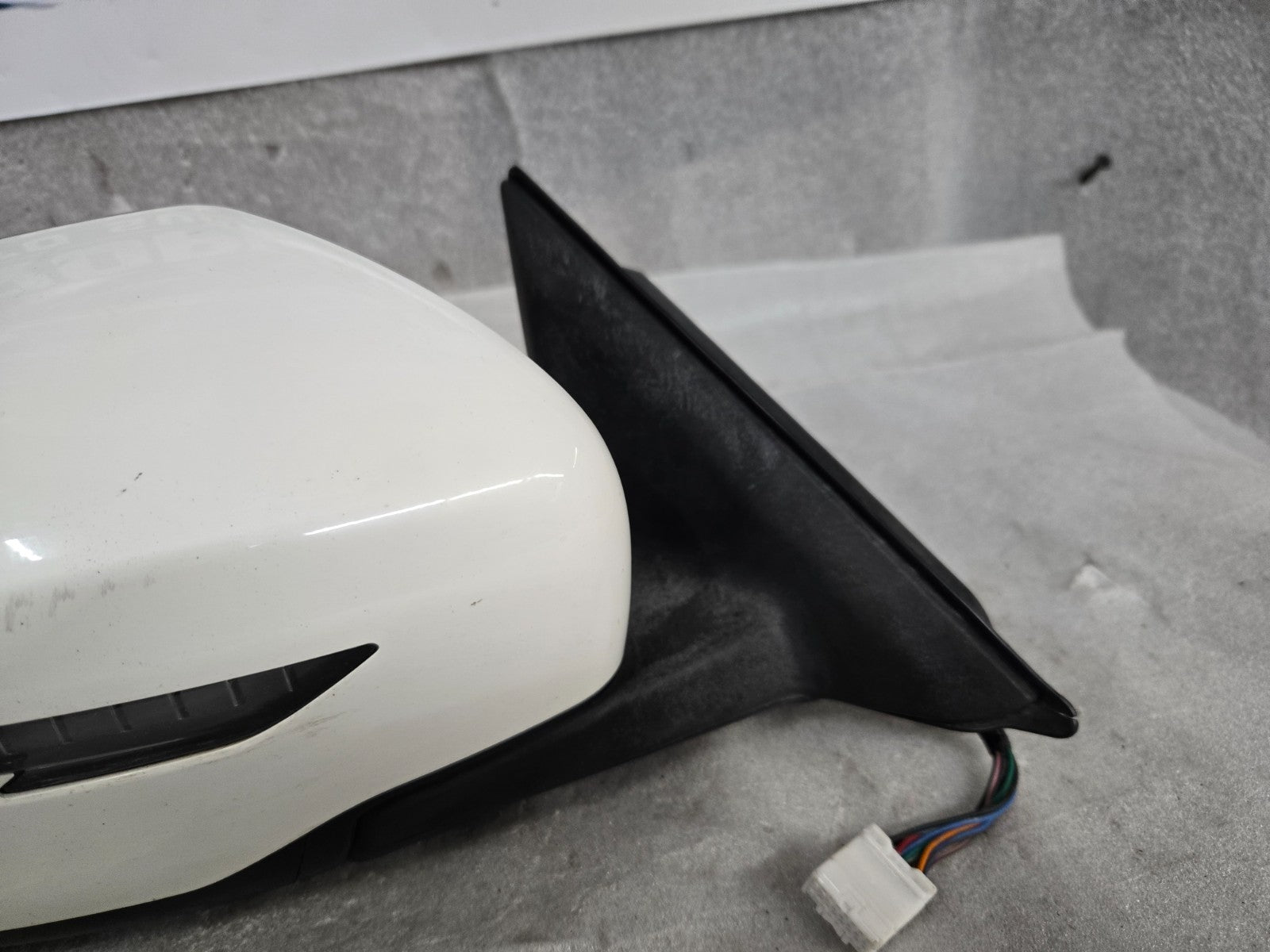 17-20 NISSAN ROGUE RIGHT RH SIDE VIEW DOOR MIRROR w/ CAMERA E4034237 WHITE