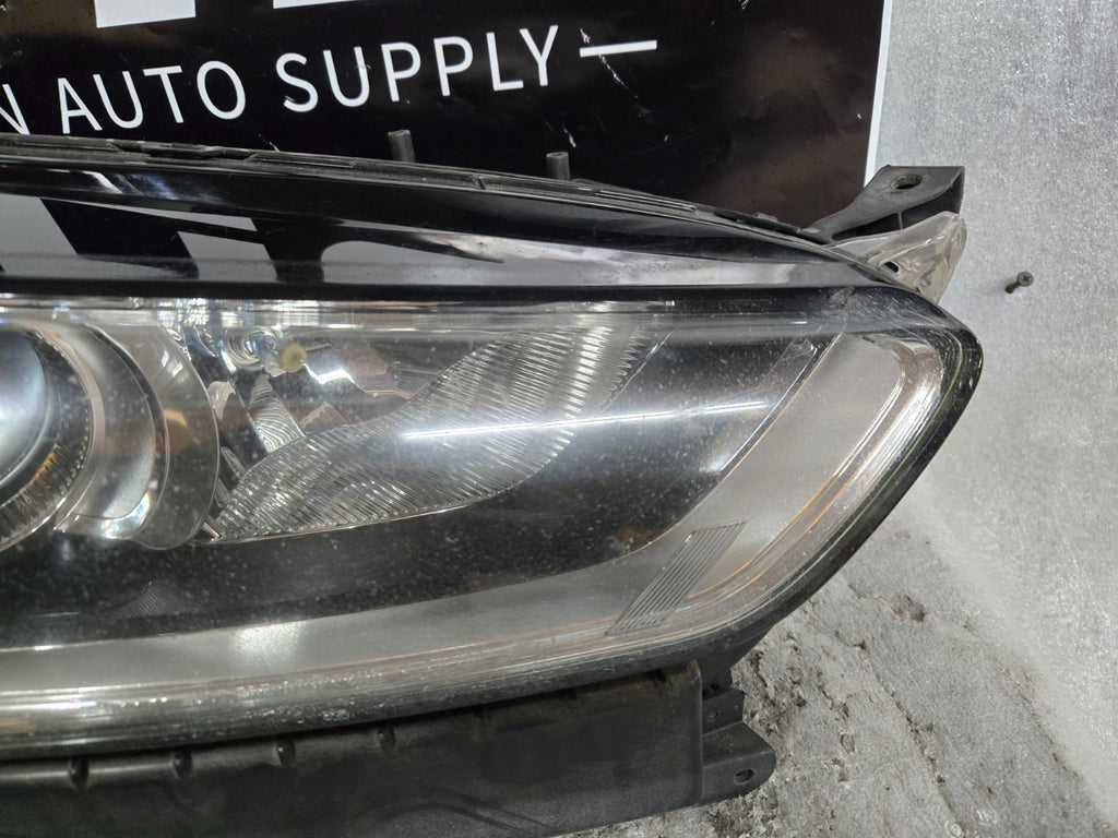 2013-2016 Ford Fusion Halogen Right Side Headlight Assembly OEM DS73-13W029-CD