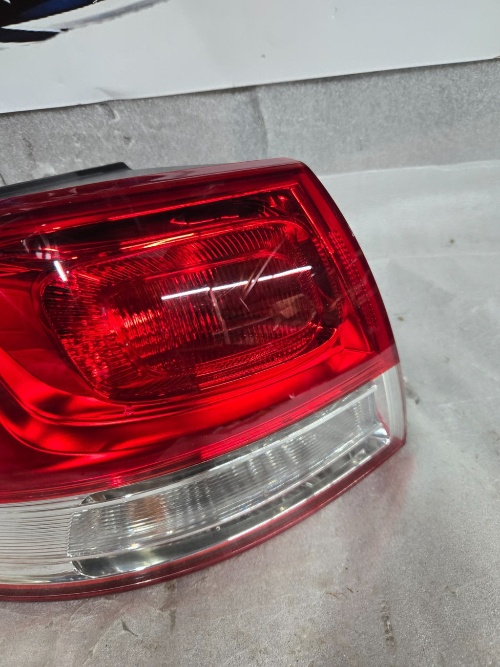 2016 - 2018 KIA SORENTO LEFT DRIVER SIDE OUTER TAILLIGHT OEM 92401-C6