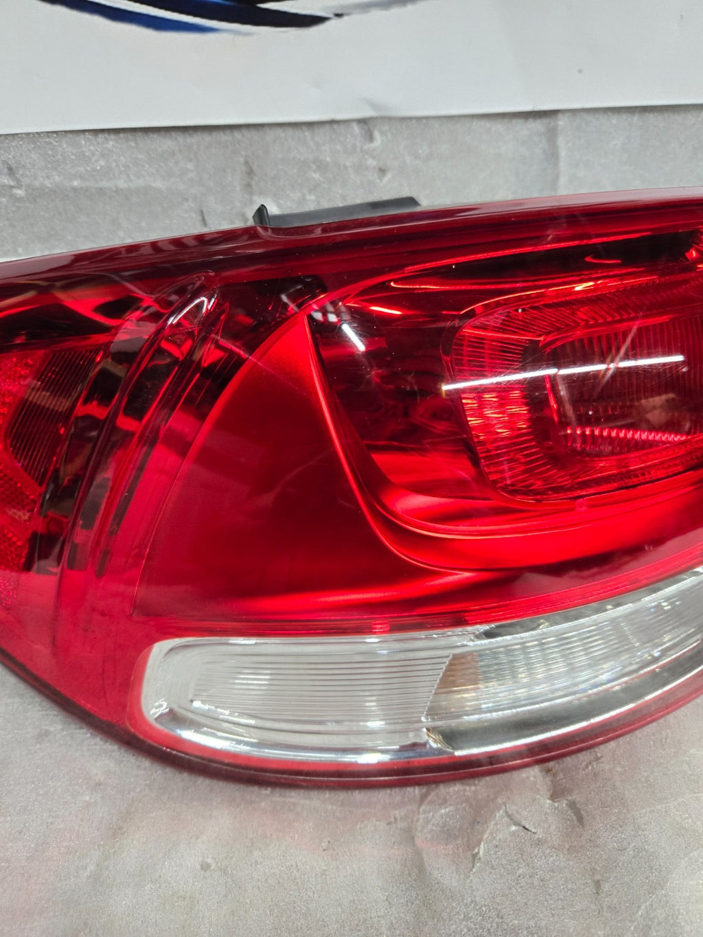 2016 - 2018 KIA SORENTO LEFT DRIVER SIDE OUTER TAILLIGHT OEM 92401-C6