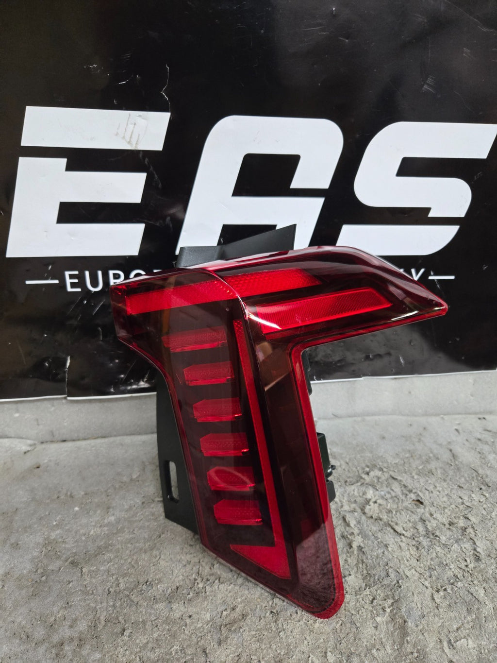 KIA Carnival KA4 Left LH Driver LED Tail Light Lamp 92402-R0650 OEM *Lens Chip