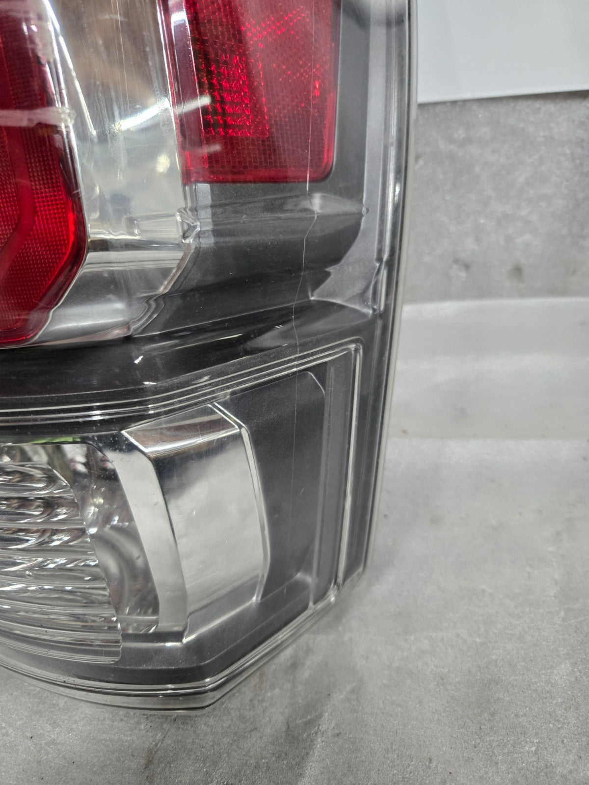 2016-2019 TOYOTA TACOMA RIGHT RH PASSENGER TAILLIGHT TAIL LIGHT OEM