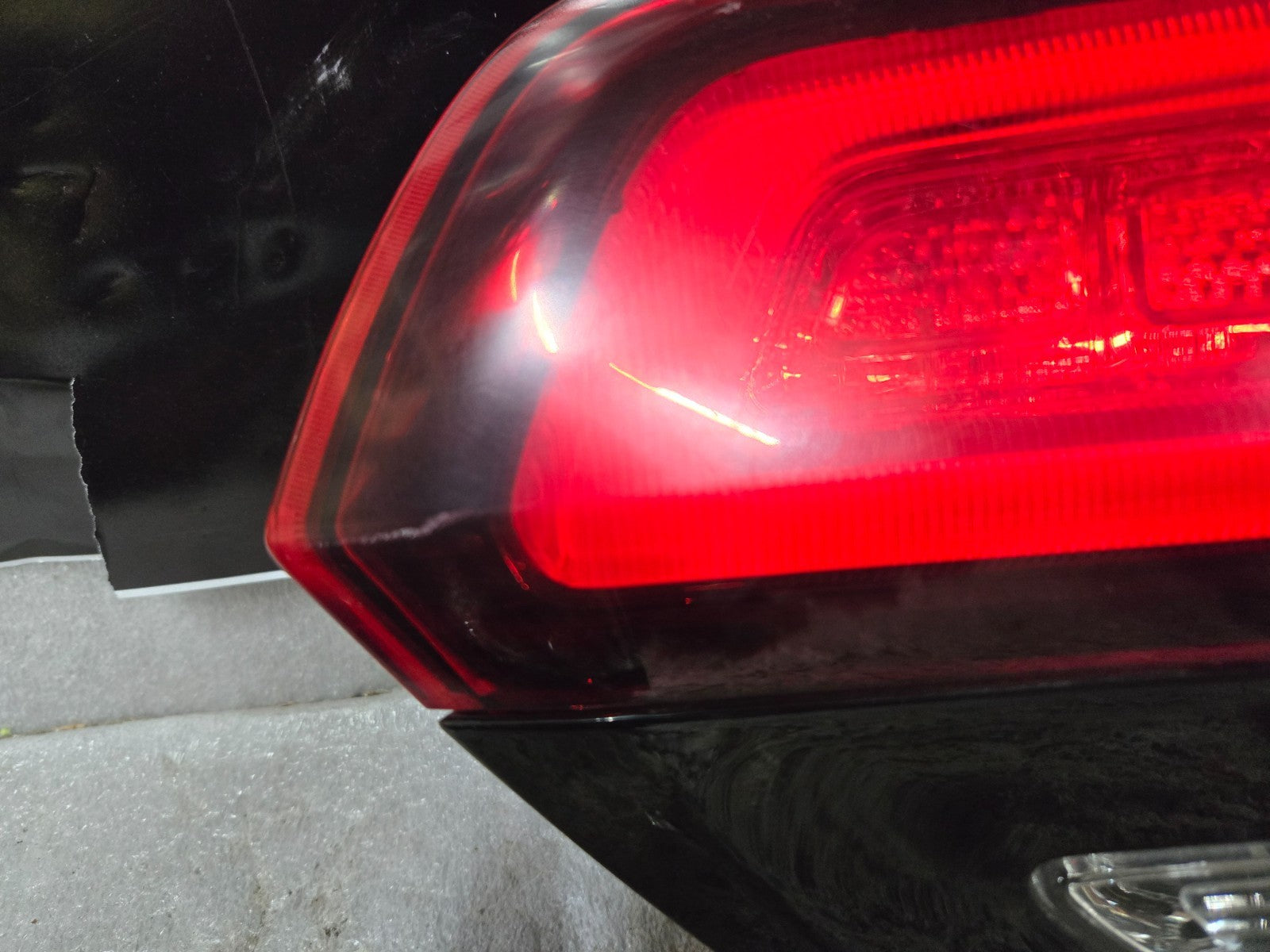 2014-2022 Jeep Grand Cherokee Inner Tail Light Right Passenger OEM P68142944AD