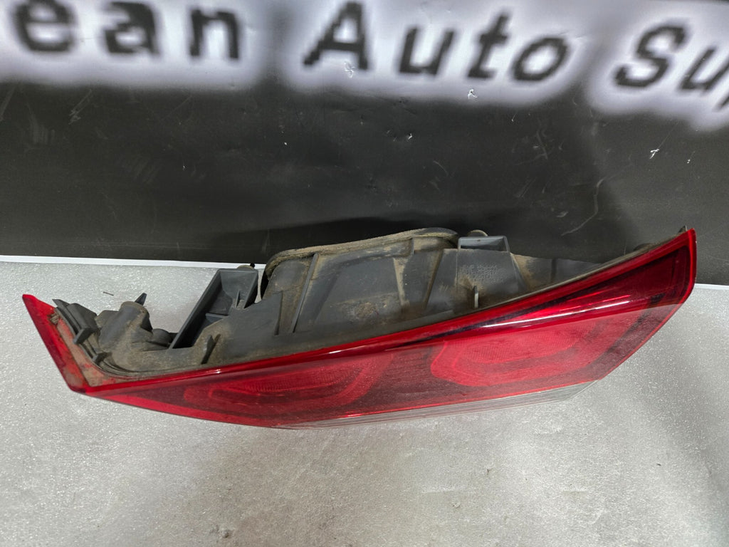 2017 2018 Hyundai Elantra Right RH Passenger Side Taillight OEM 92404-F30