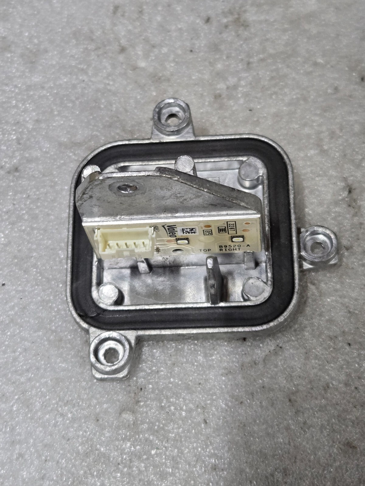 2019-2023 BMW X2 FRONT RIGHT RH HEADLIGHT CONTROL MODULE OEM 90132032