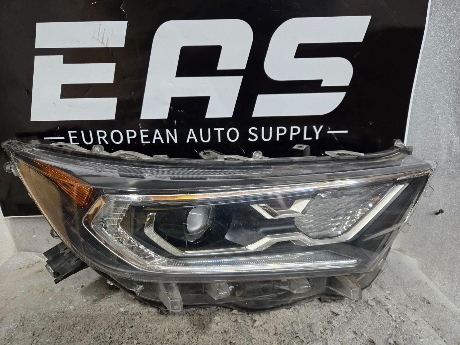 2019-2021 TOYOTA RAV4 RIGHT PASSENGER RH HEADLIGHT ASSY OEM PART# 81110-0R160