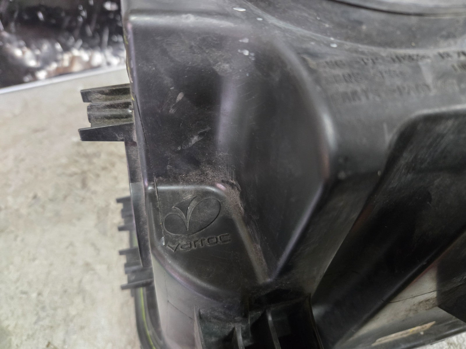 2015 - 2023 DODGE CHALLENGER FRONT LEFT LH HEADLIGHT HALOGEN LAMP OEM 68174065AF