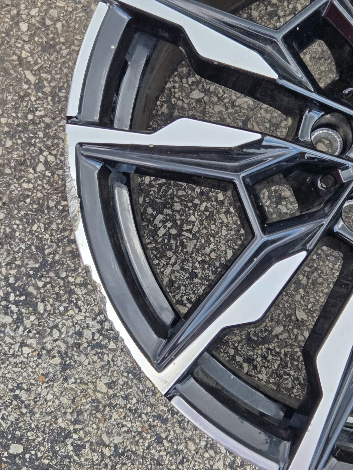 2024 BMW i5 G26 M440i Front Rim Wheel 19x8.5" ET35 Style 861M Black / Silver OEM
