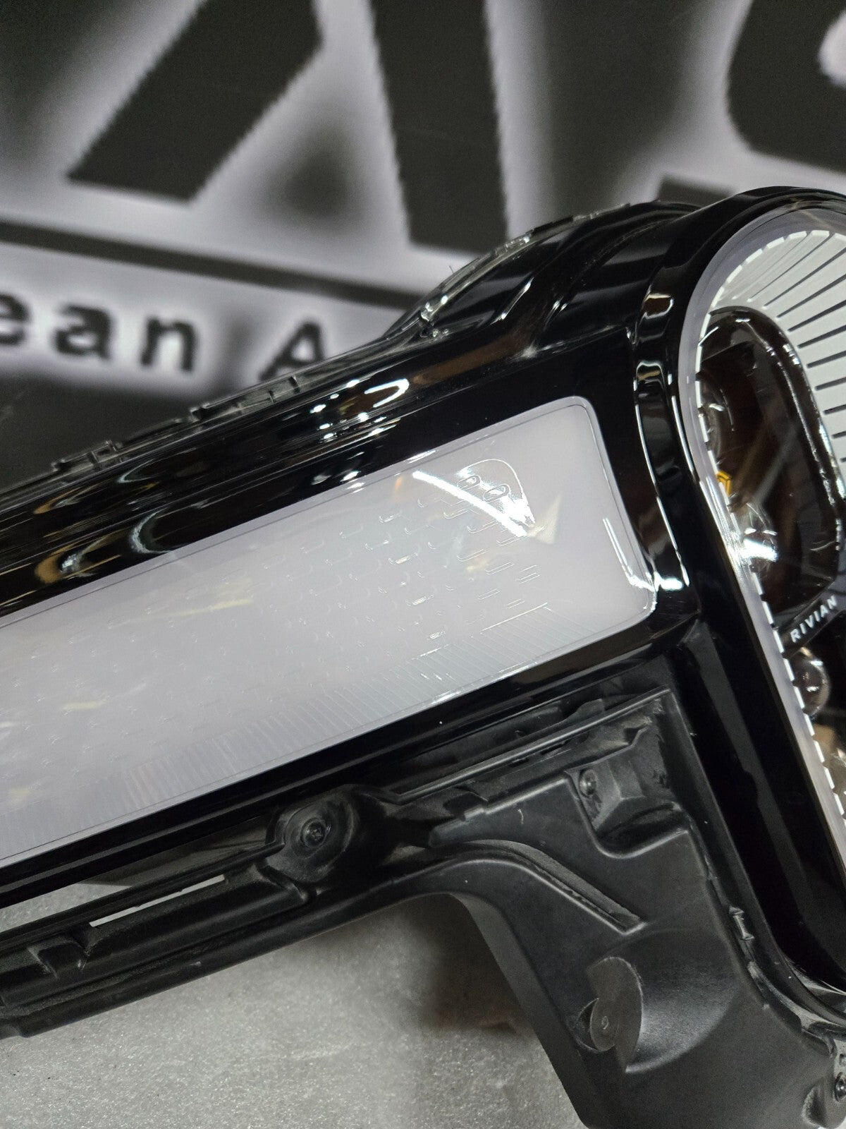 2022 - 2024 Rivian R1S R1T Right Passenger LED Headlight COMPLETE PT00000464 OEM