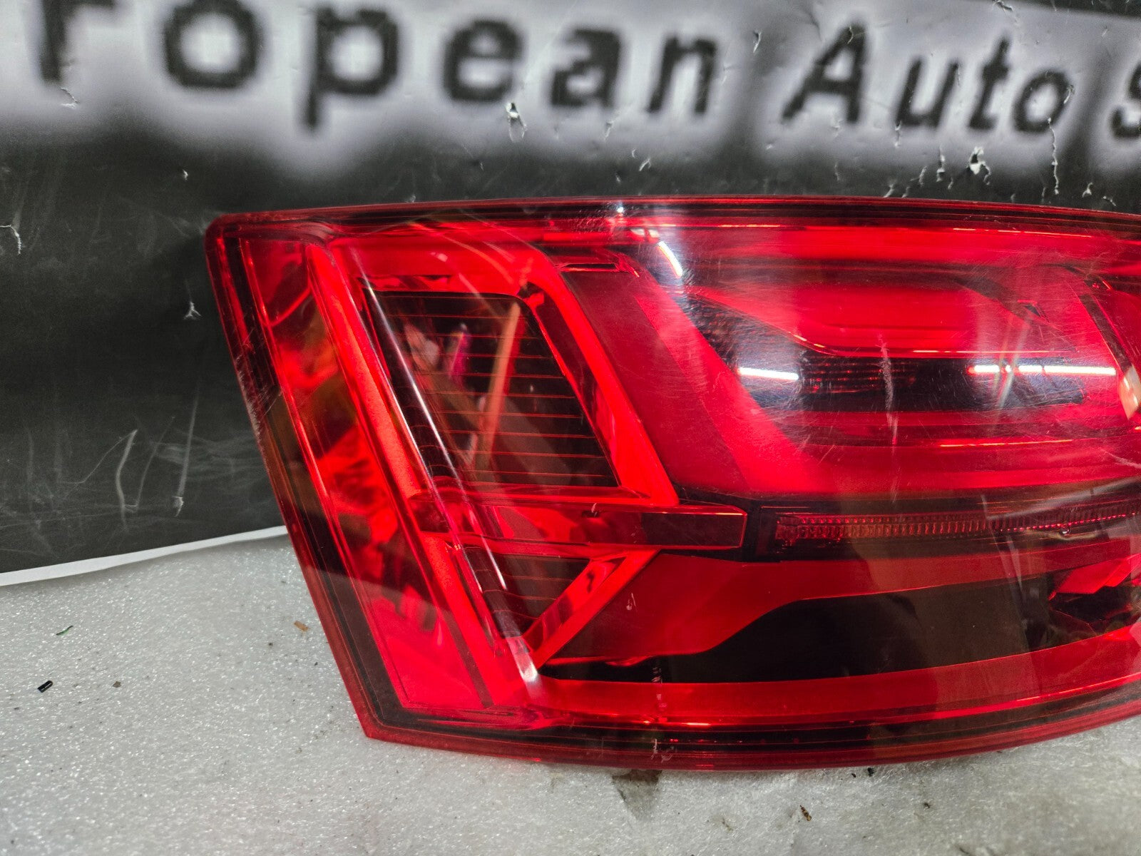 2016-2018 AUDI Q7 Left LH Drivers Side LED Tail Light Lamp Upper 4M0945093D OEM