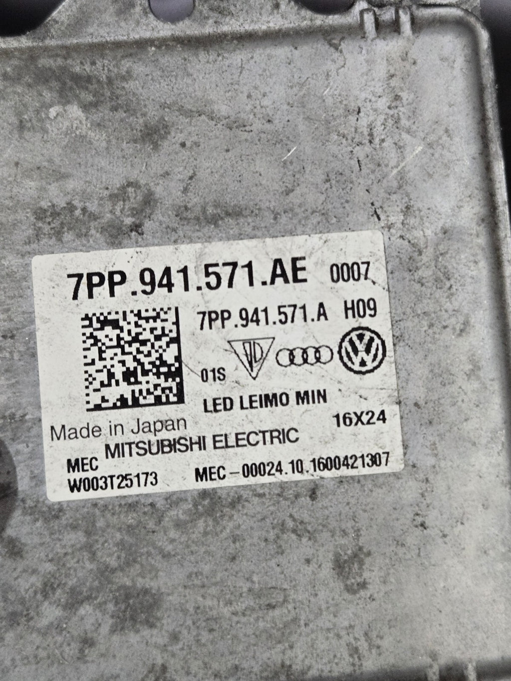 OEM VW Passat Tiguan LED Headlight Ballast Power Regulator Module 7PP941571AE