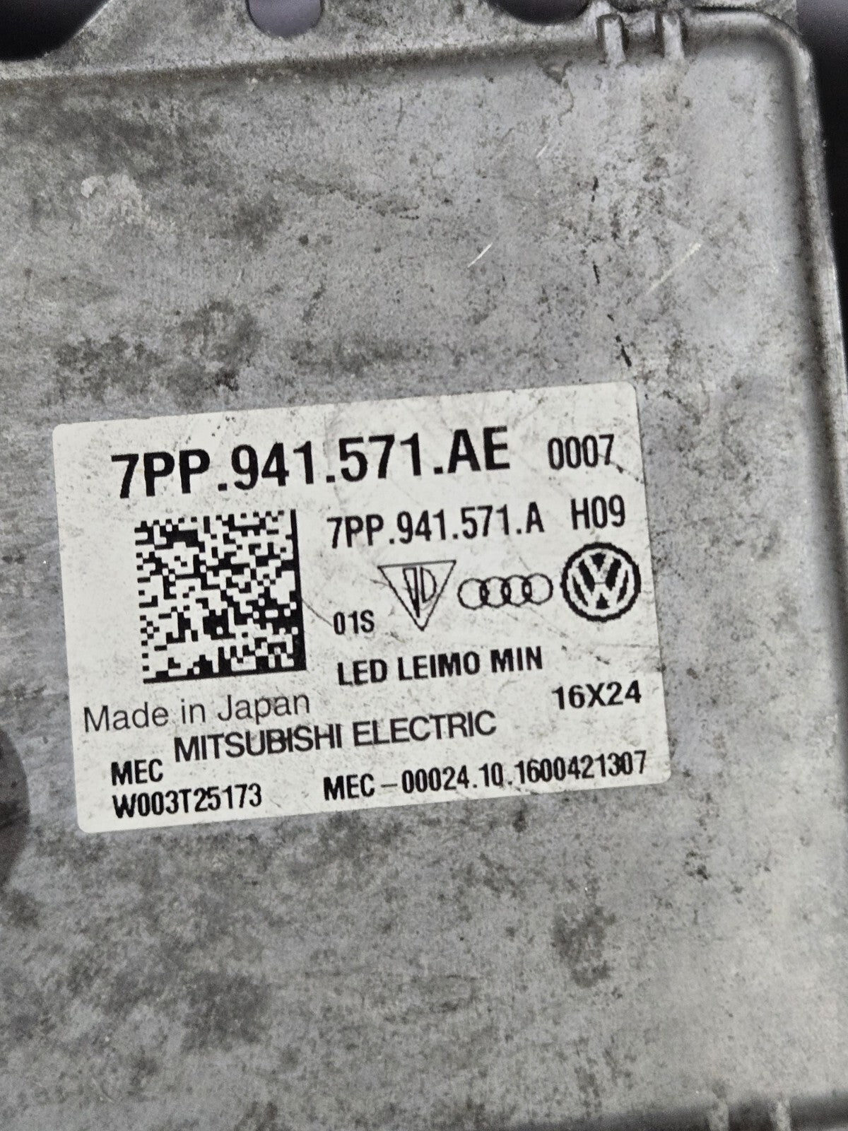 OEM VW Passat Tiguan LED Headlight Ballast Power Regulator Module 7PP941571AE